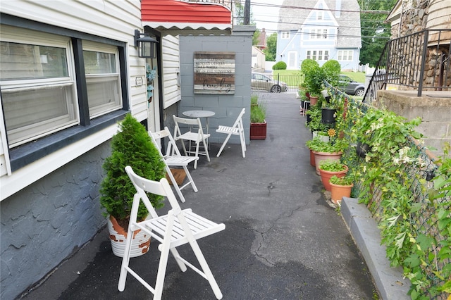 112 N Columbus Ave, Mount Vernon, NY 10553 - view of patio featuring outdoor dining space