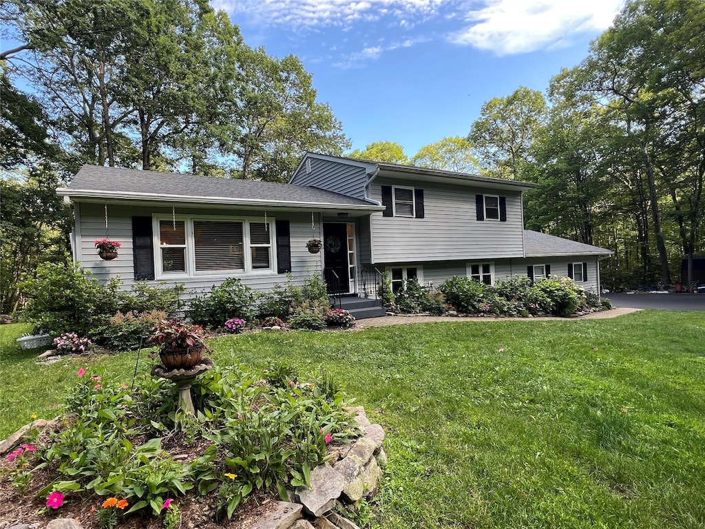 551 E Mountain Rd N, Cold Spring, NY 10516 - split level home with a front yard