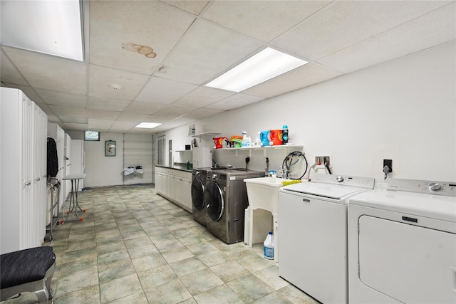10 Laurel Woods Dr, Upper Brookville, NY 11771 - laundry area featuring independent washer and dryer