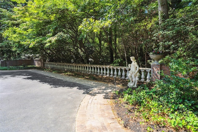 10 Laurel Woods Dr, Upper Brookville, NY 11771 - view of gate