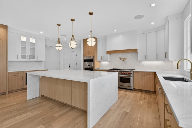 32A Pine Rd, Syosset, NY 11791 - kitchen featuring stainless steel appliances, backsplash, light wood-style flooring, recessed lighting, and a center island