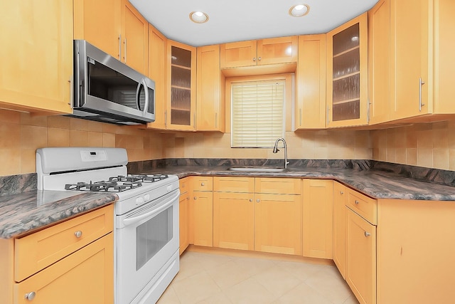 4148 De Reimer Ave, Bronx, NY 10466 - photo 8