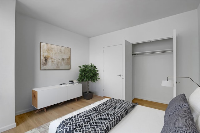 635 W 42nd St Unit 7A, New York Manhattan, NY 10036 - bedroom with light wood-type flooring and a closet