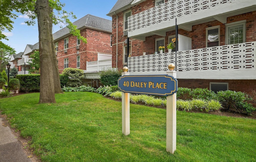 40 Daley Pl Unit 233, Lynbrook, NY 11563 - photo 1