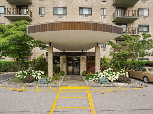 666 Pelham Rd Unit 3N, New Rochelle, NY 10805 - view of apartment building / complex with uncovered parking