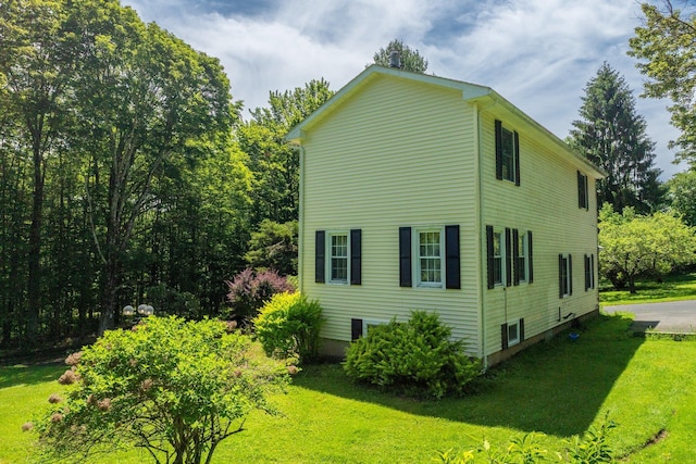 TR34 10 Hoffman Rd, Fremont Center, NY 12736 - view of side of home featuring a yard