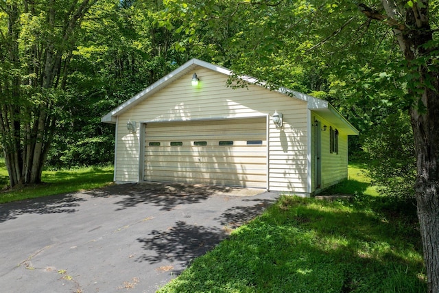 TR34 10 Hoffman Rd, Fremont Center, NY 12736 - detached garage with a wooded view