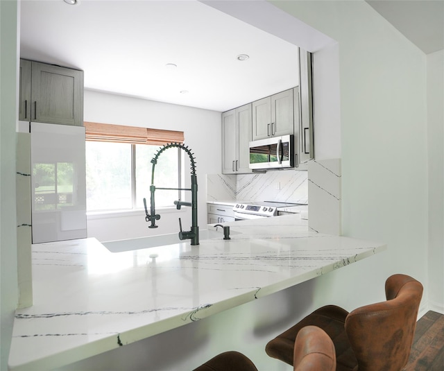 3103 Chelsea Cv S, Hopewell Junction, NY 12533 - kitchen featuring stainless steel appliances, gray cabinetry, light stone countertops, tasteful backsplash, and recessed lighting