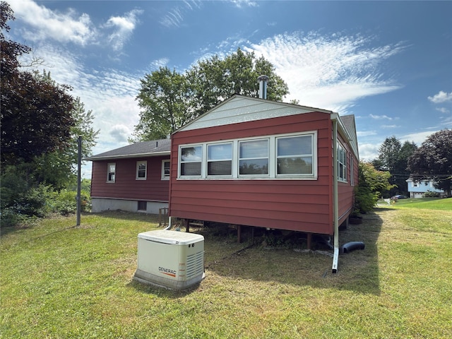 6 James Pl, Wappingers Falls, NY 12590 - view of home's exterior with a lawn