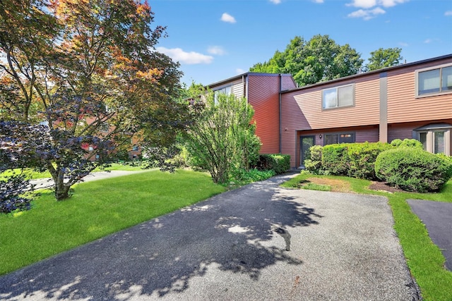 3 Adrian Ct Unit B, Cortlandt Manor, NY 10567 - view of front facade featuring a front lawn