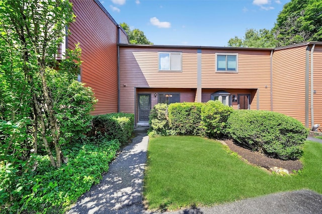 3 Adrian Ct Unit B, Cortlandt Manor, NY 10567 - view of front of property featuring a front lawn