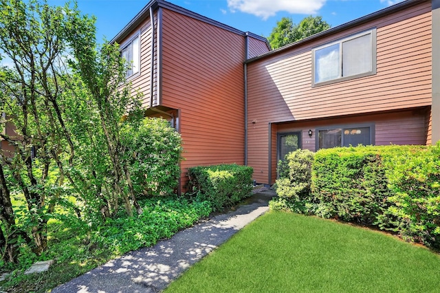 3 Adrian Ct Unit B, Cortlandt Manor, NY 10567 - view of front of house with a front yard