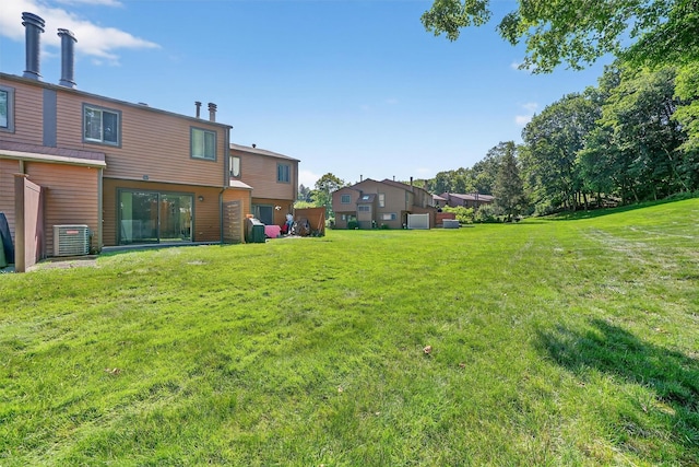 3 Adrian Ct Unit B, Cortlandt Manor, NY 10567 - view of green lawn