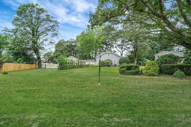 52 Mc Cue Ln, Babylon, NY 11702 - view of yard