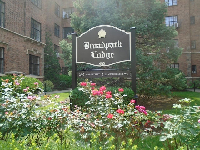 292 Main St Unit 4C, White Plains, NY 10601 - view of community / neighborhood sign