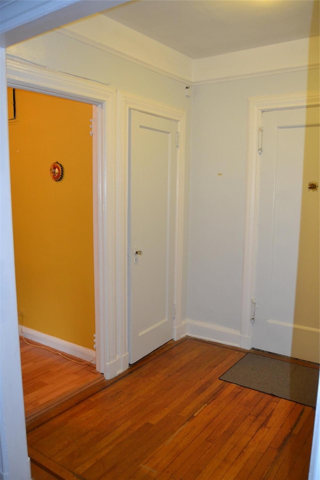 292 Main St Unit 4C, White Plains, NY 10601 - foyer entrance featuring wood finished floors and baseboards