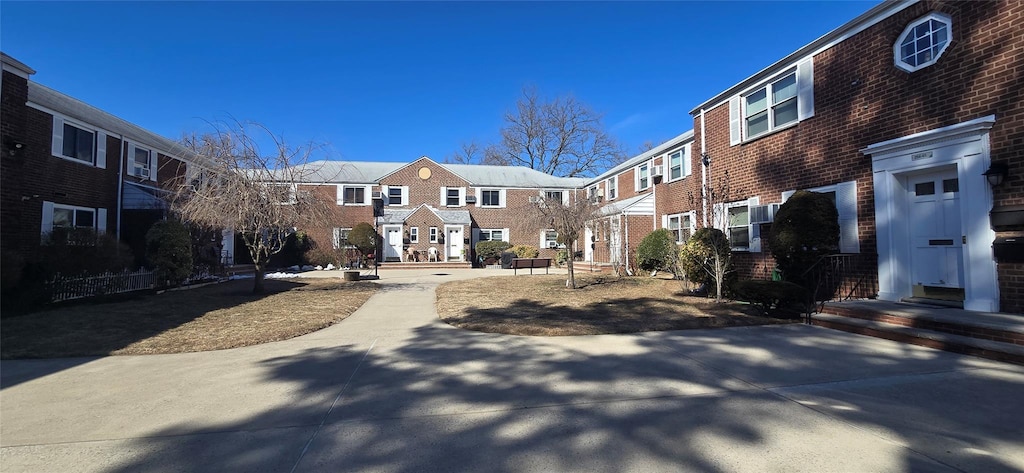 254-61 75th Ave Unit A11-1, Glen Oaks, NY 11004 - photo 1