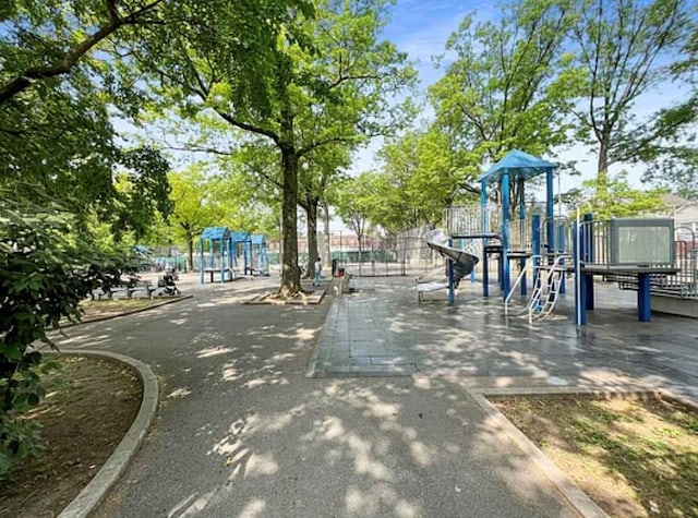 6515 Alderton St Unit 2A, Rego Park, NY 11374 - view of property's community