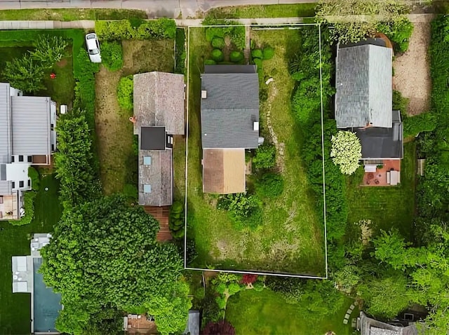 352 Main St, Sag Harbor, NY 11963 - aerial view of property and surrounding area featuring property boundaries highlighted