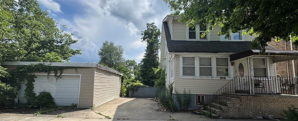 1260 E 223rd St, Bronx, NY 10466 - view of side of home with an outdoor structure