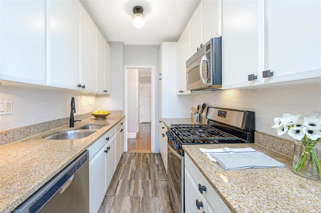 914 Wynnewood Rd Unit 3R, Pelham, NY 10803 - kitchen with stainless steel appliances, light wood-style floors, and white cabinets