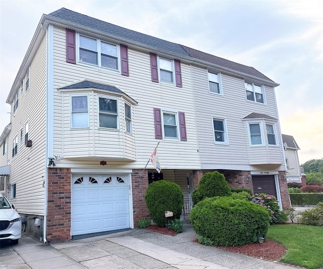 15-50 Waters Edge Dr, Bayside, NY 11360 - photo 1