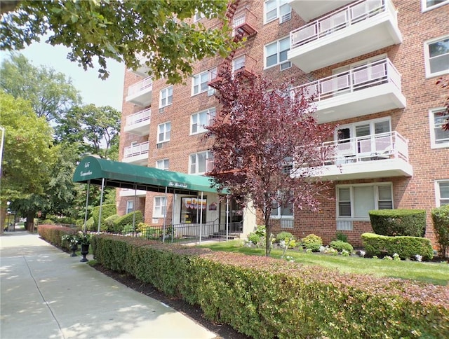 415 Gramatan Ave Unit 3E, Mount Vernon, NY 10552 - photo 1