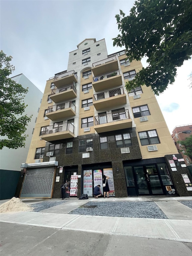 144-77 Barclay Ave Unit 3D, Flushing, NY 11355 - photo 1