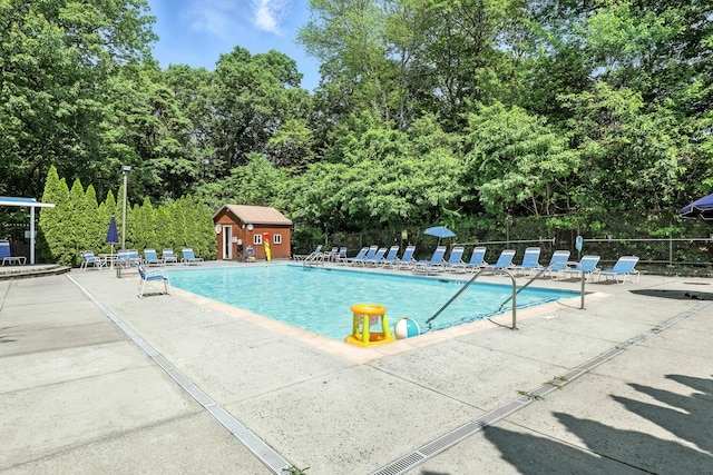 370 Central Park Ave Unit 3D, Scarsdale, NY 10583 - community pool with a patio area and view of scattered trees