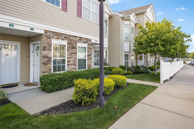 121 Spring Dr Unit 121, East Meadow, NY 11554 - photo 2