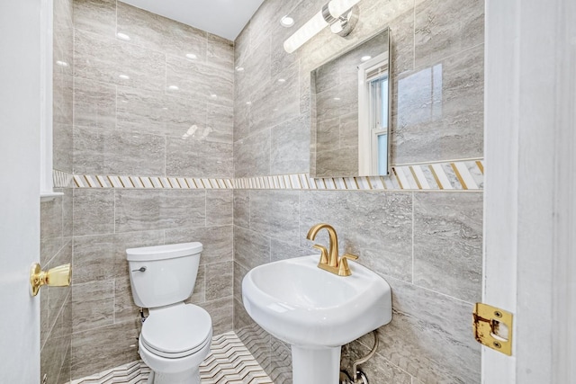 37 Keystone Pl, Hewlett, NY 11557 - bathroom with tile walls and tile patterned floors