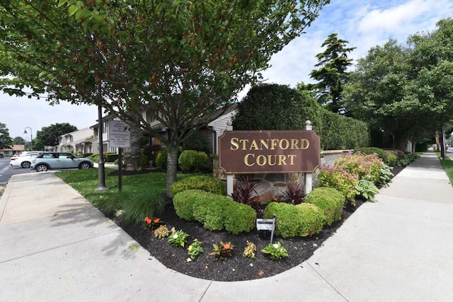 19 Stanford Ct Unit 19, Wantagh, NY 11793 - view of community sign