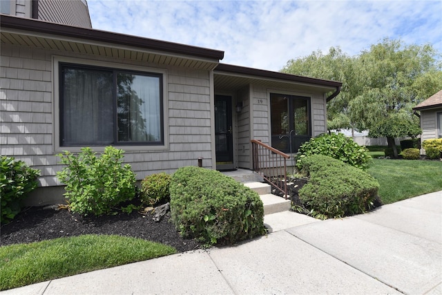 19 Stanford Ct Unit 19, Wantagh, NY 11793 - entrance to property featuring a yard