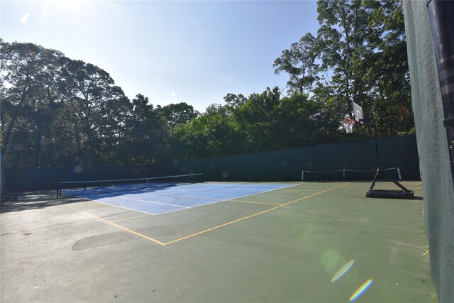 19 Stanford Ct Unit 19, Wantagh, NY 11793 - view of tennis court