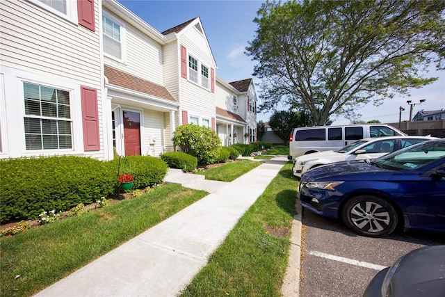 78 Stratford Grn, Farmingdale, NY 11735 - photo 1
