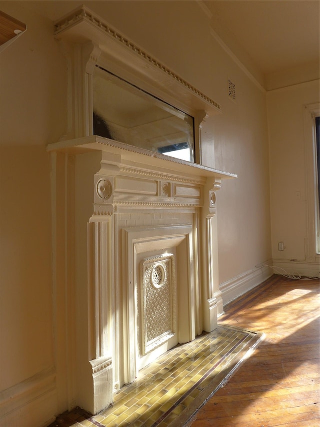 30 Edgecombe Ave, New York Manhattan, NY 10030 - detailed view of wood finished floors and baseboards