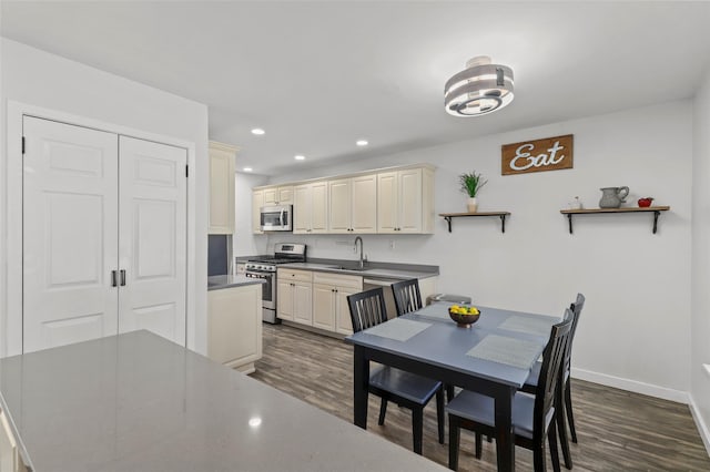 24 Wild Birch Farms, Cortlandt Manor, NY 10567 - dining area featuring dark wood-style flooring and recessed lighting