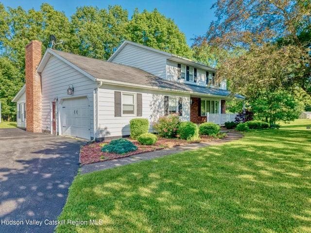 135 Hilltop Rd, Saugerties, NY 12477 - photo 1