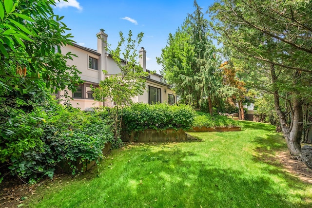 12 Foxhurst Ct, Manhasset Hills, NY 11040 - view of grassy yard