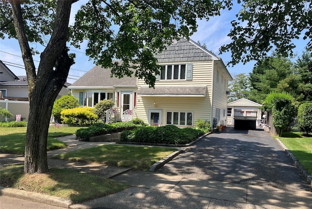 3 Rutland Rd, Massapequa, NY 11758 - split level home with driveway and a detached garage
