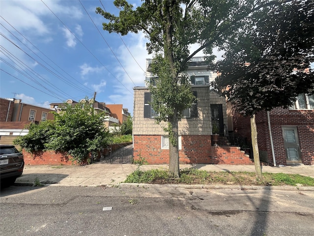 5611 Remsen Pl, Maspeth, NY 11378 - photo 1
