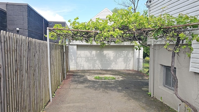 507 S 6th Ave, Mount Vernon, NY 10550 - view of patio / terrace with driveway and a garage