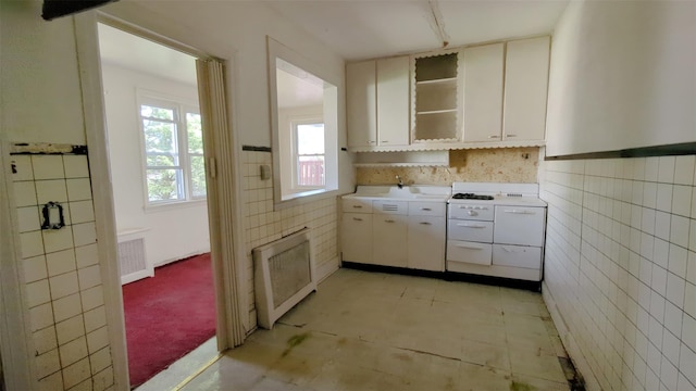 507 S 6th Ave, Mount Vernon, NY 10550 - kitchen featuring light countertops and tile walls