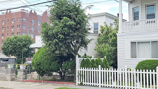 507 S 6th Ave, Mount Vernon, NY 10550 - view of side of property
