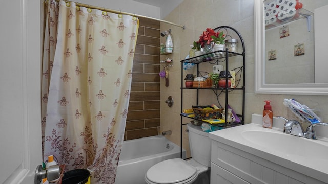 1050 Morris Ave, Bronx, NY 10456 - full bath featuring shower / bath combination with curtain and vanity