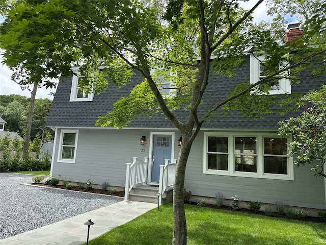 20 Oak Grove Rd, Southampton, NY 11968 - new england style home with a shingled roof, a front lawn, and a gambrel roof