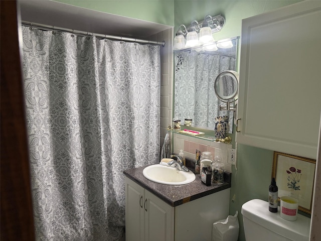 600 Commons Way Unit A, Fishkill, NY 12524 - bathroom featuring tasteful backsplash, vanity, and curtained shower