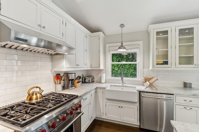 20 Stratton Sq, East Hampton, NY 11937 - kitchen with stainless steel appliances, under cabinet range hood, white cabinetry, and tasteful backsplash