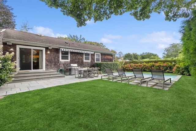 20 Stratton Sq, East Hampton, NY 11937 - view of grassy yard with a patio area