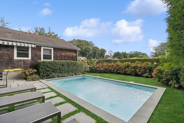 20 Stratton Sq, East Hampton, NY 11937 - view of pool with a yard
